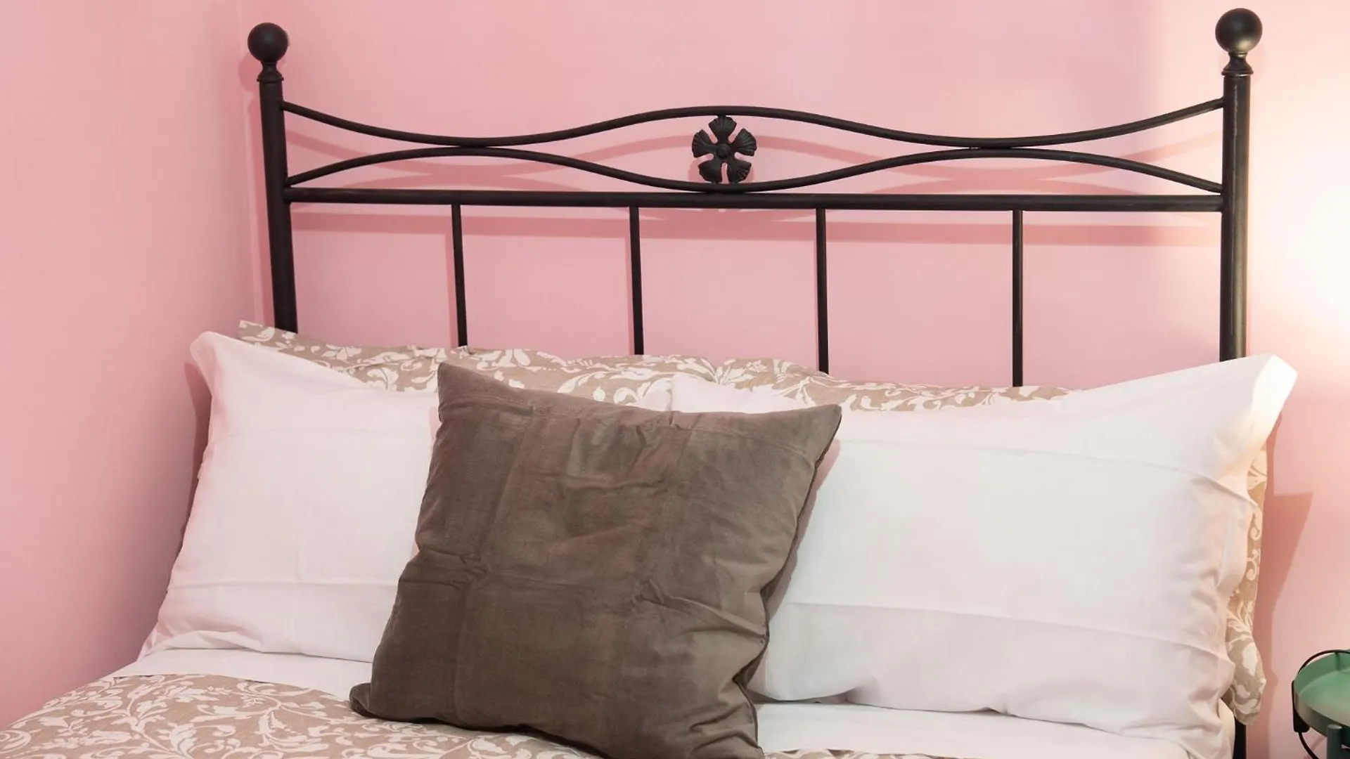 Sweet 3 Bedr Apt - 3 Stops From Piramide Rome