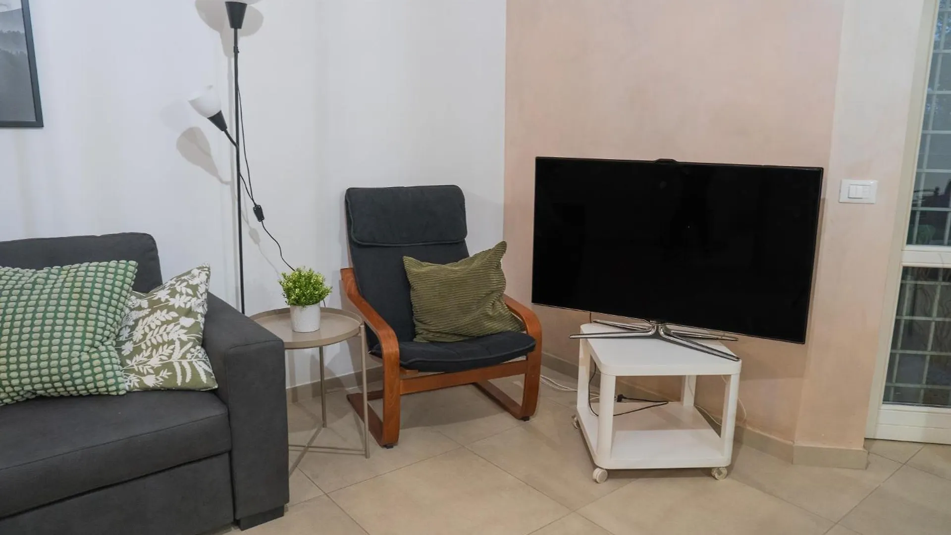 Sweet 3 Bedr Apt - 3 Stops From Piramide 0*, Rome Italy