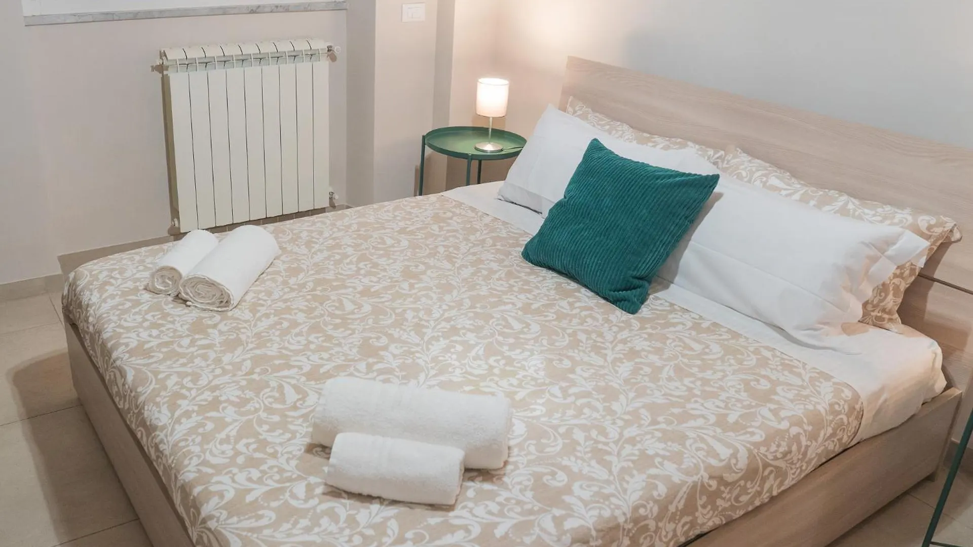 Sweet 3 Bedr Apt - 3 Stops From Piramide Apartment Rome