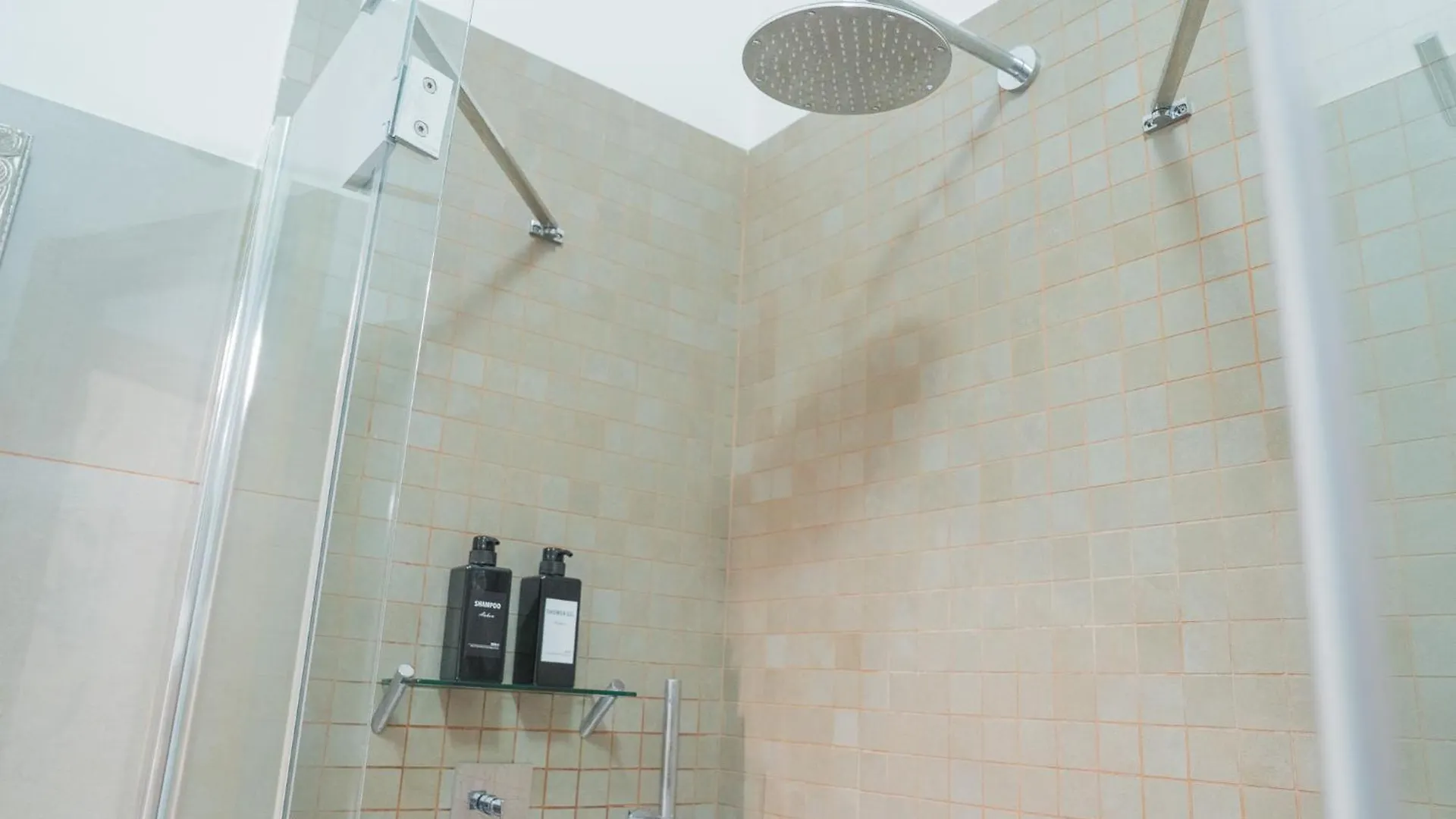 Sweet 3 Bedr Apt - 3 Stops From Piramide Apartment Rome