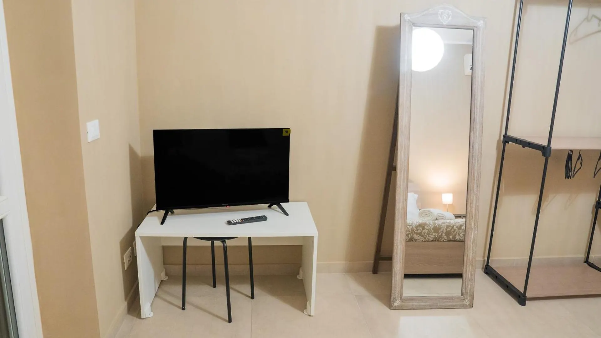 Sweet 3 Bedr Apt - 3 Stops From Piramide Italy