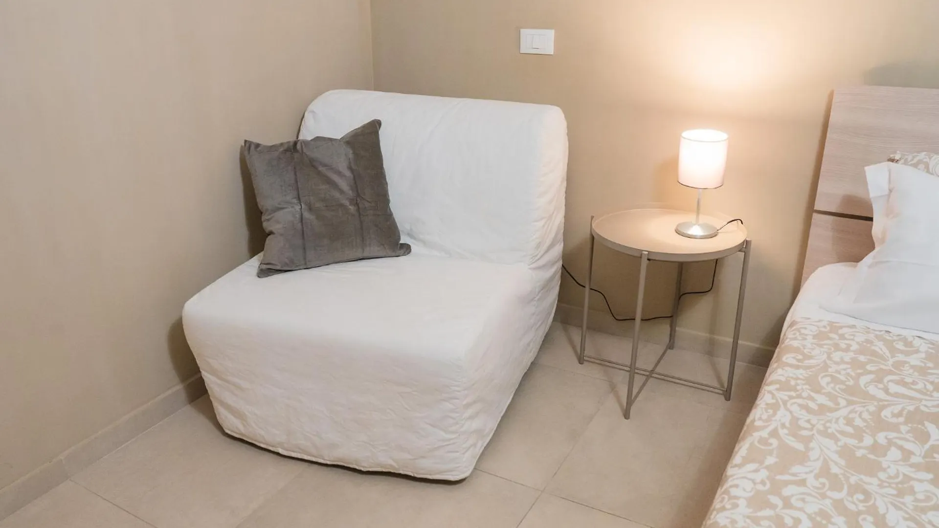 Sweet 3 Bedr Apt - 3 Stops From Piramide 0*, Rome Italy