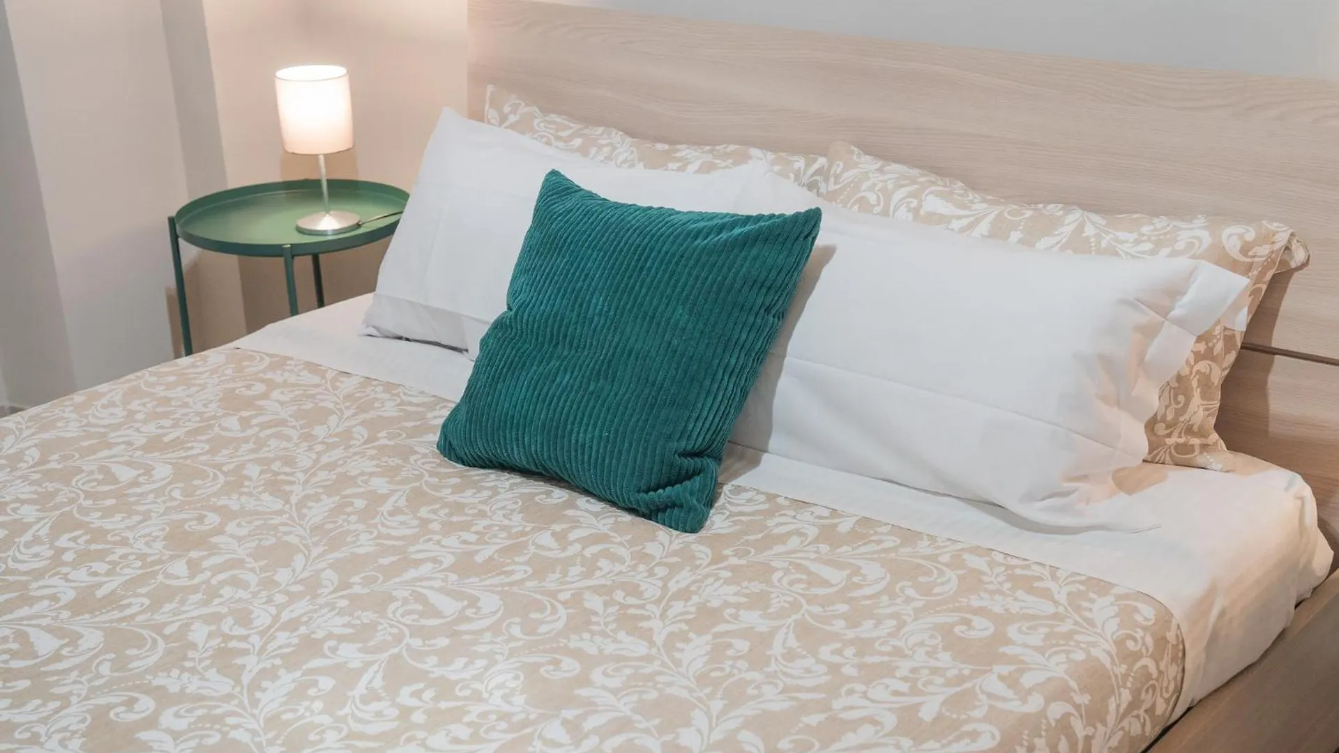 Daire Sweet 3 Bedr Apt - 3 Stops From Piramide İtalya