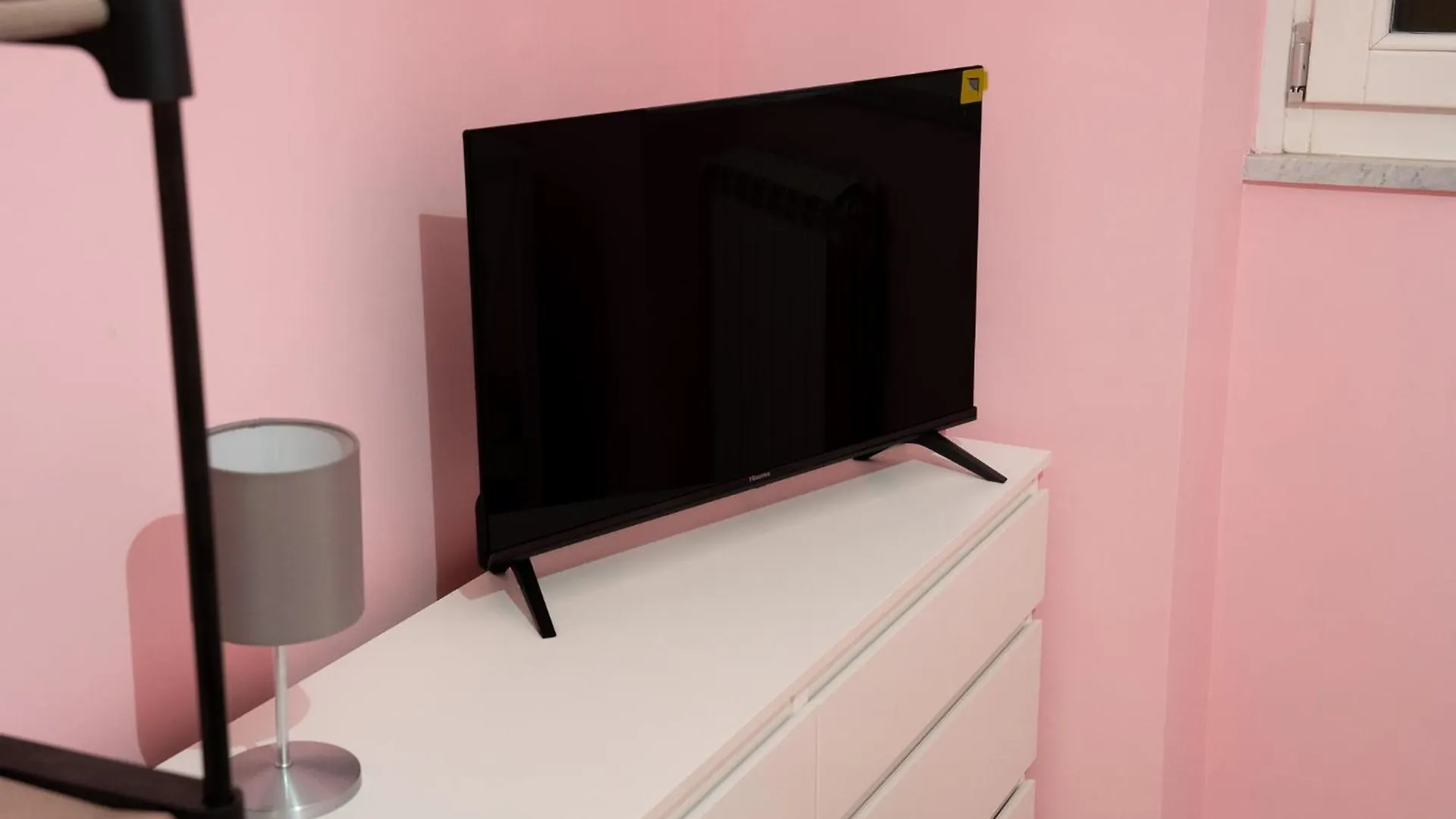 Sweet 3 Bedr Apt - 3 Stops From Piramide Roma