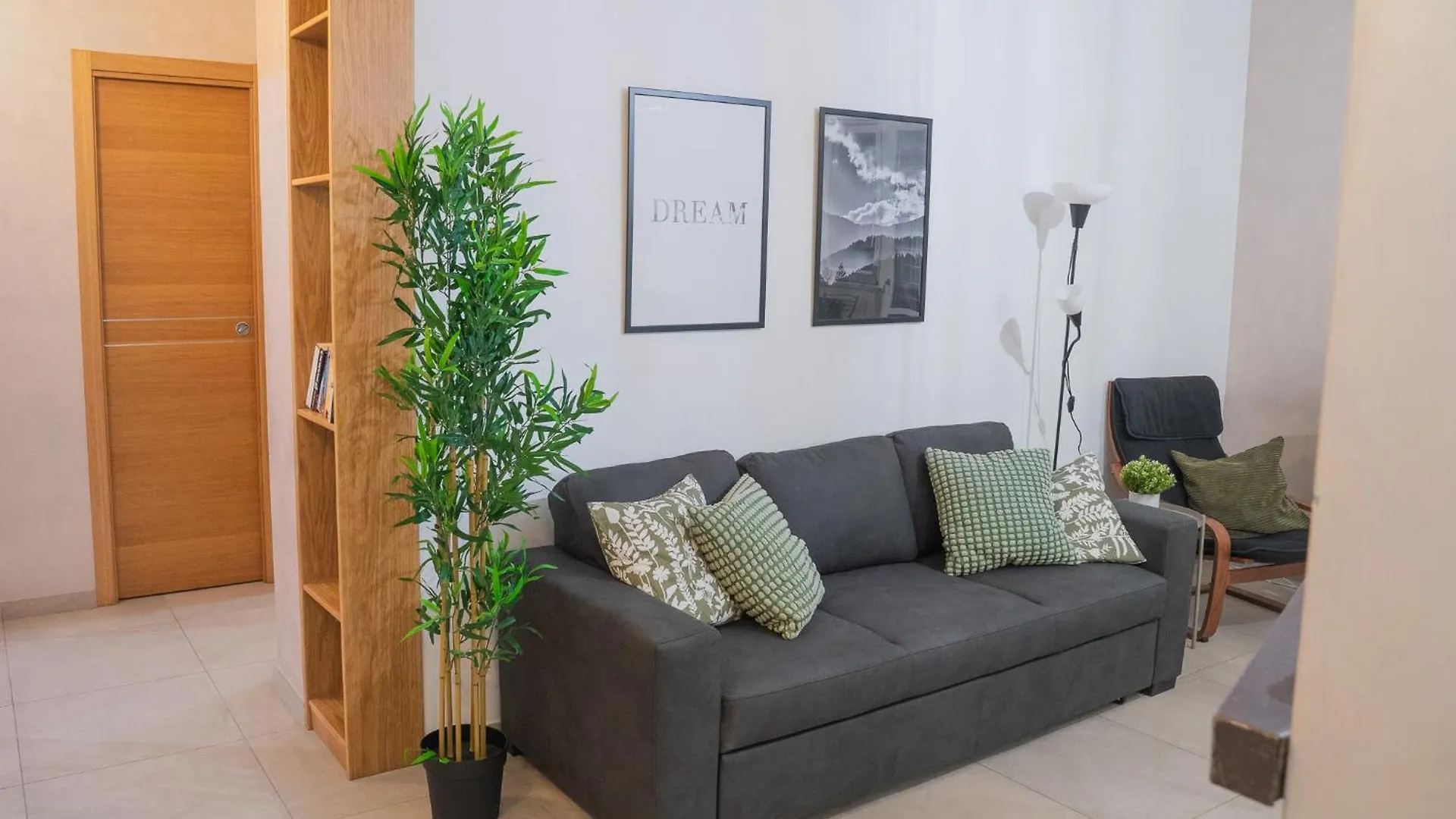 Sweet 3 Bedr Apt - 3 Stops From Piramide ile iletişim